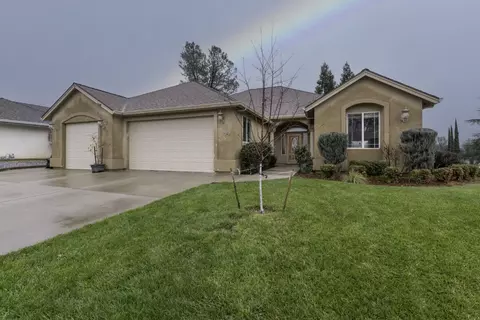1547 Saint Andrews Dr, Redding, CA 96003