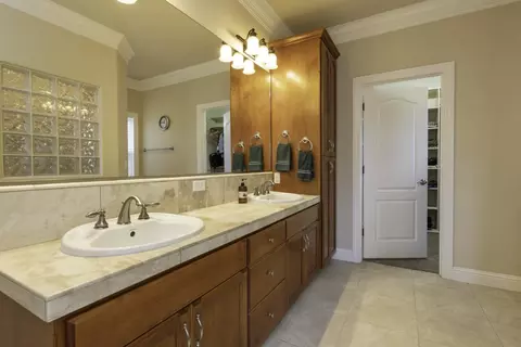 1547 Saint Andrews Dr, Redding, CA 96003 photo 17
