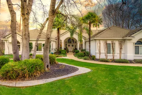 7803 Camino Del Encina Dr, Redding, CA 96001