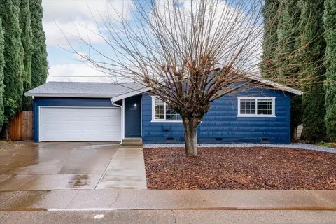 Exterior - 2442 Corona St, Redding, CA 96002 photo 18 of 20