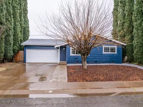 Exterior - 2442 Corona St, Redding, CA 96002 photo 2 of 20