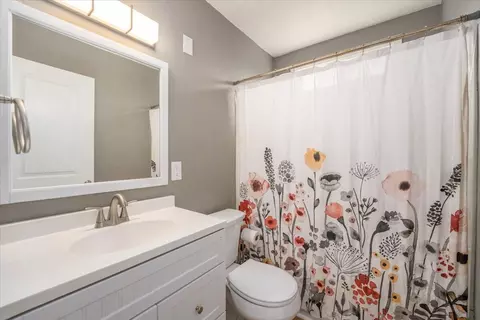 Bath - 2442 Corona St, Redding, CA 96002 photo 1 of 2
