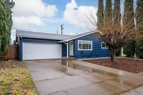 Exterior - 2442 Corona St, Redding, CA 96002 photo 3 of 20