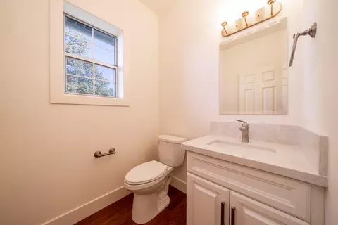 Bath - 16385 River Heights Dr, Red Bluff, CA 96080 photo 2 of 6