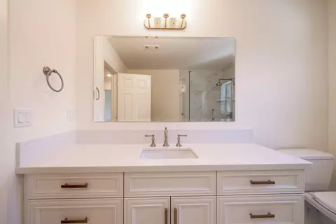 Bath - 16385 River Heights Dr, Red Bluff, CA 96080 photo 5 of 6