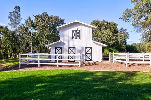 Exterior - 16385 River Heights Dr, Red Bluff, CA 96080 photo 16 of 17