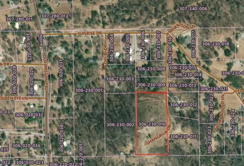 13884 Shangrila Dr, Redding, CA 96003 photo 3