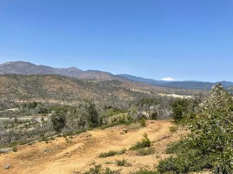 15735 Highland Cir, Redding, CA 96001 photo 2