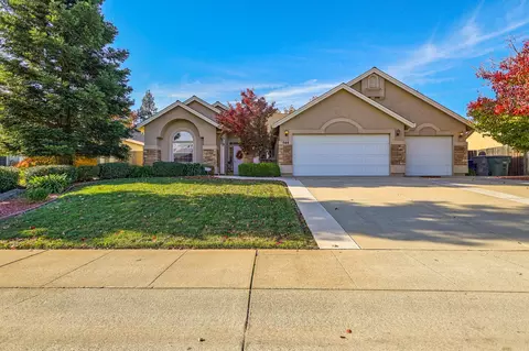 544 Casa Buena St, Redding, CA 96003