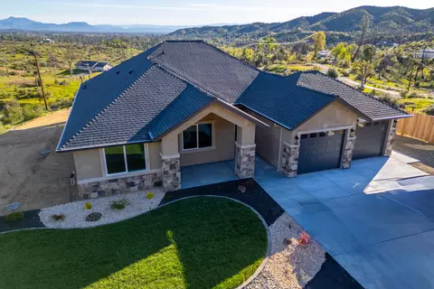 15797 Scruffy Dr, Redding, CA 96001