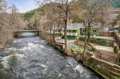 107 S 1st St, Dunsmuir, CA 96025