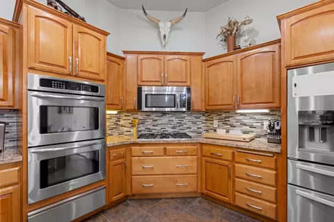 Kitchen - 13871 Bear Cub Ct, Redding, CA 96003 photo 3 of 5