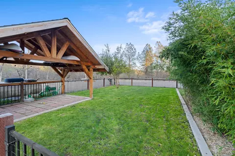 Exterior - 13871 Bear Cub Ct, Redding, CA 96003 photo 10 of 10