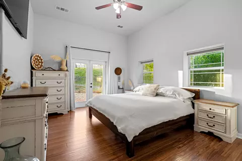 Bedroom - 13871 Bear Cub Ct, Redding, CA 96003 photo 1 of 8