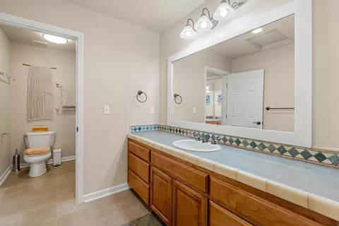 Bath - 13871 Bear Cub Ct, Redding, CA 96003 photo 9 of 10