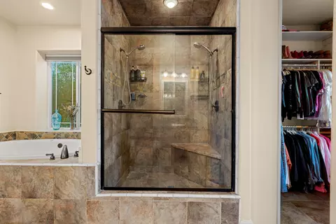 Bath - 13871 Bear Cub Ct, Redding, CA 96003 photo 6 of 10
