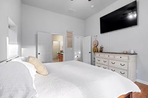 Bedroom - 13871 Bear Cub Ct, Redding, CA 96003 photo 2 of 8