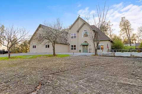 Exterior - 13871 Bear Cub Ct, Redding, CA 96003 photo 2 of 10