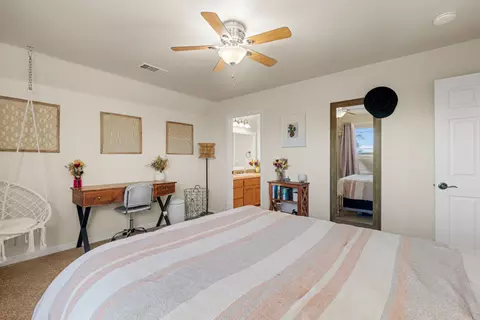 Bedroom - 13871 Bear Cub Ct, Redding, CA 96003 photo 4 of 8