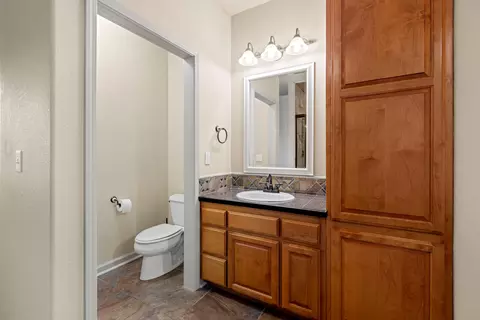 Bath - 13871 Bear Cub Ct, Redding, CA 96003 photo 3 of 10