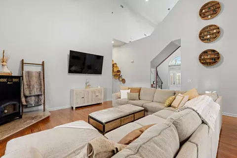 Living - 13871 Bear Cub Ct, Redding, CA 96003 photo 4 of 4