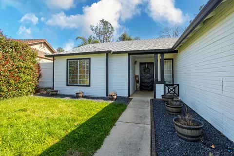 Exterior - 752 Mallard St, Redding, CA 96003 photo 4 of 7