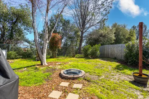 Exterior - 752 Mallard St, Redding, CA 96003 photo 5 of 7