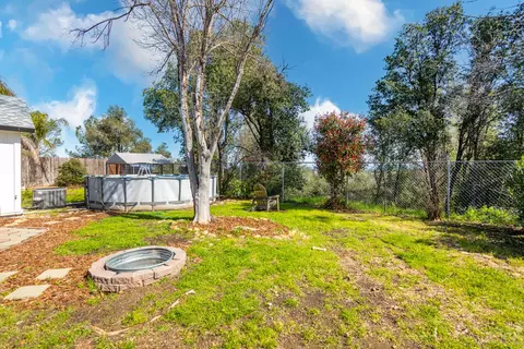 Exterior - 752 Mallard St, Redding, CA 96003 photo 6 of 7