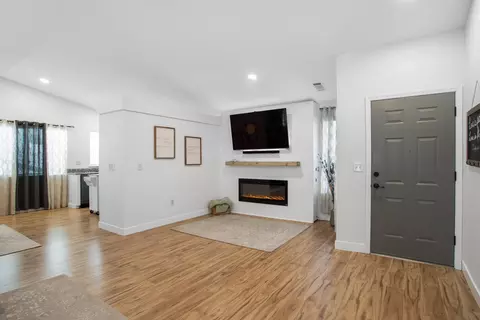 Living - 752 Mallard St, Redding, CA 96003 photo 2 of 4