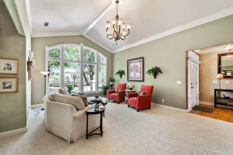 Living - 13310 Pala Mesa Cir, Redding, CA 96003 photo 5 of 9