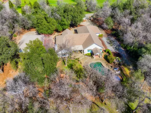 Exterior - 13310 Pala Mesa Cir, Redding, CA 96003 photo 17 of 18