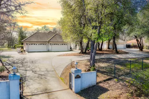Exterior - 13310 Pala Mesa Cir, Redding, CA 96003 photo 2 of 18