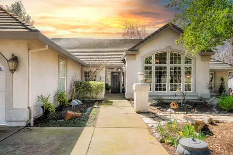 Exterior - 13310 Pala Mesa Cir, Redding, CA 96003 photo 6 of 18