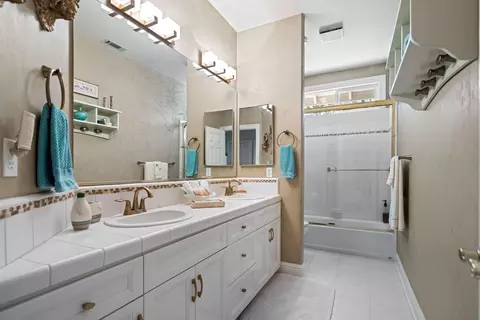 Bath - 13310 Pala Mesa Cir, Redding, CA 96003 photo 5 of 7