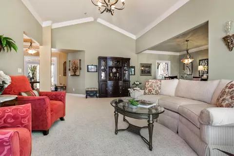 Living - 13310 Pala Mesa Cir, Redding, CA 96003 photo 4 of 9