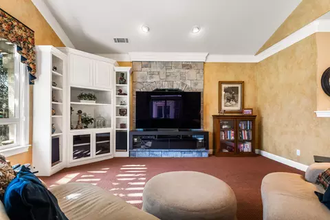 Living - 13310 Pala Mesa Cir, Redding, CA 96003 photo 8 of 9