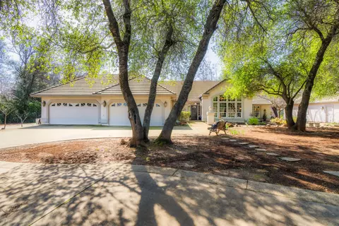 Exterior - 13310 Pala Mesa Cir, Redding, CA 96003 photo 3 of 18