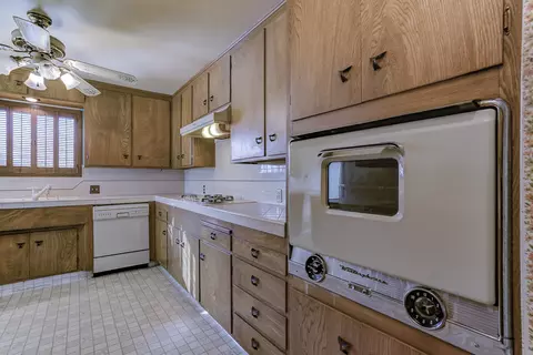 Kitchen - 1159 Almond Ave, Redding, CA 96001 photo 5 of 6