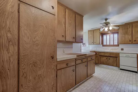 Kitchen - 1159 Almond Ave, Redding, CA 96001 photo 4 of 6