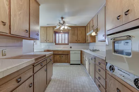 Kitchen - 1159 Almond Ave, Redding, CA 96001 photo 3 of 6