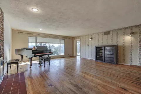 Living - 1159 Almond Ave, Redding, CA 96001 photo 3 of 3