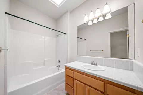 Bath - 5918 Beaumont Dr, Redding, CA 96003 photo 3 of 3