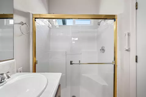 Bath - 5918 Beaumont Dr, Redding, CA 96003 photo 2 of 3