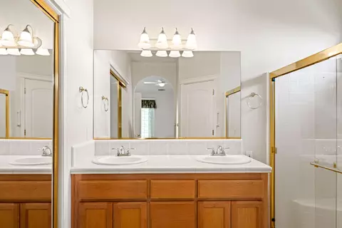 Bath - 5918 Beaumont Dr, Redding, CA 96003 photo 1 of 3