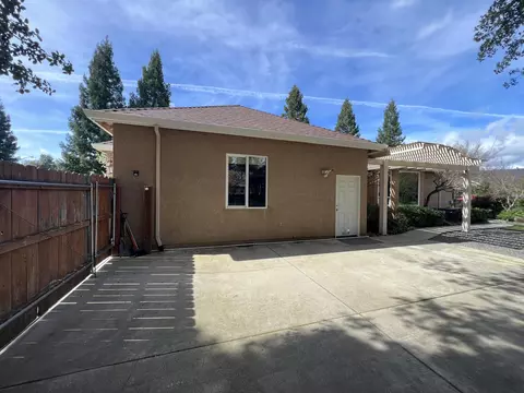 Exterior - 2846 Smith River Dr, Redding, CA 96002 photo 12 of 14