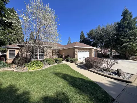 2846 Smith River Dr, Redding, CA 96002