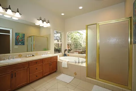 Bath - 2846 Smith River Dr, Redding, CA 96002 photo 3 of 4