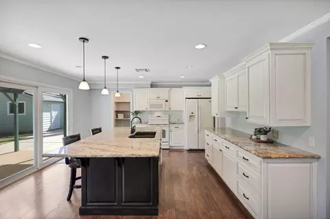 Kitchen - 4903 Alta Rico Dr, Redding, CA 96002 photo 2 of 3