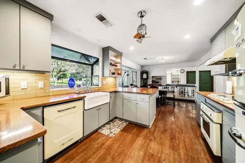Kitchen - 13432 Kings Way, Redding, CA 96003 photo 3 of 3