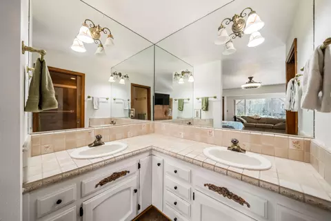 Bath - 13432 Kings Way, Redding, CA 96003 photo 1 of 4